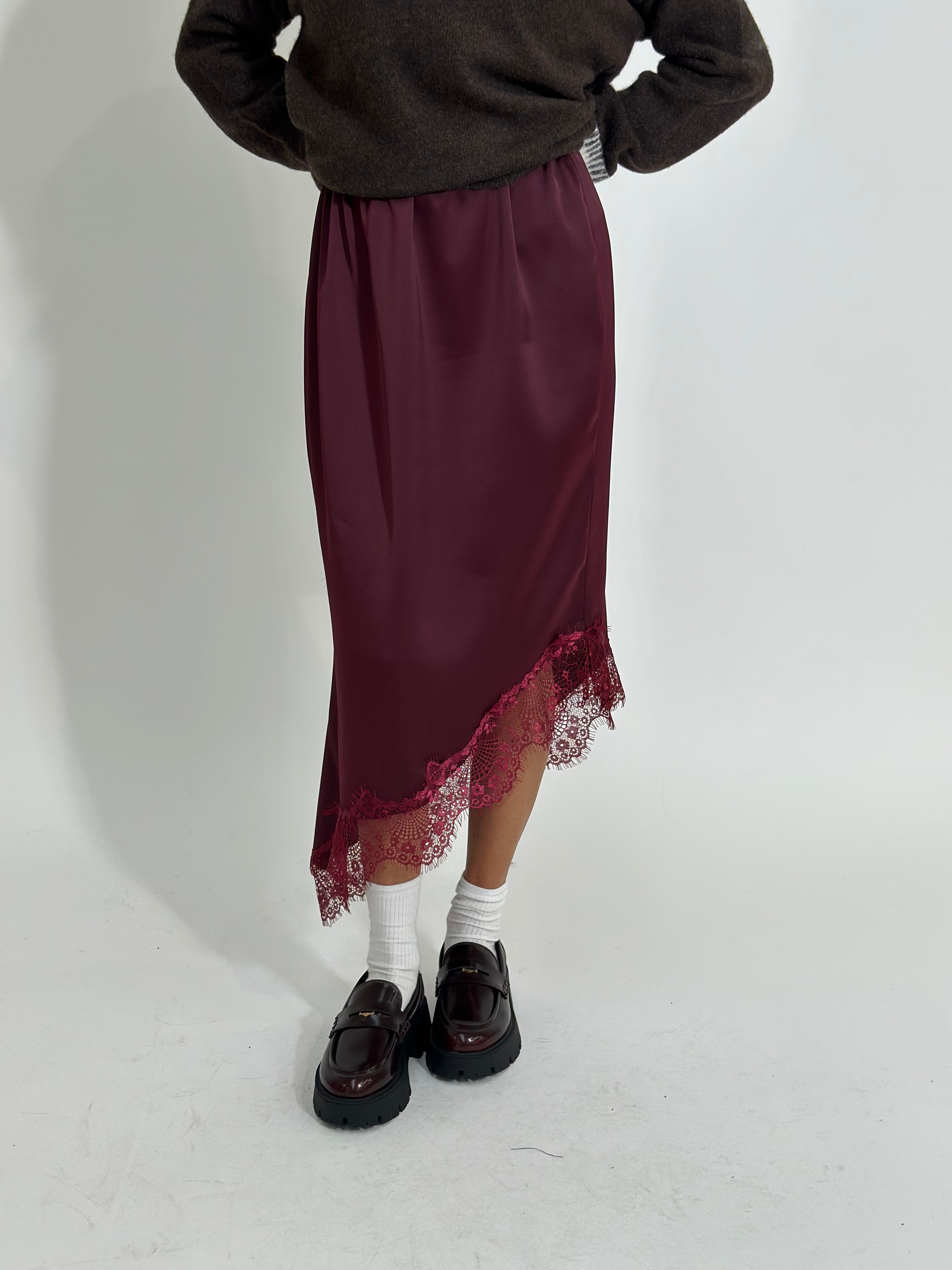 Gonna in pizzo diagonale 359 BURGUNDY