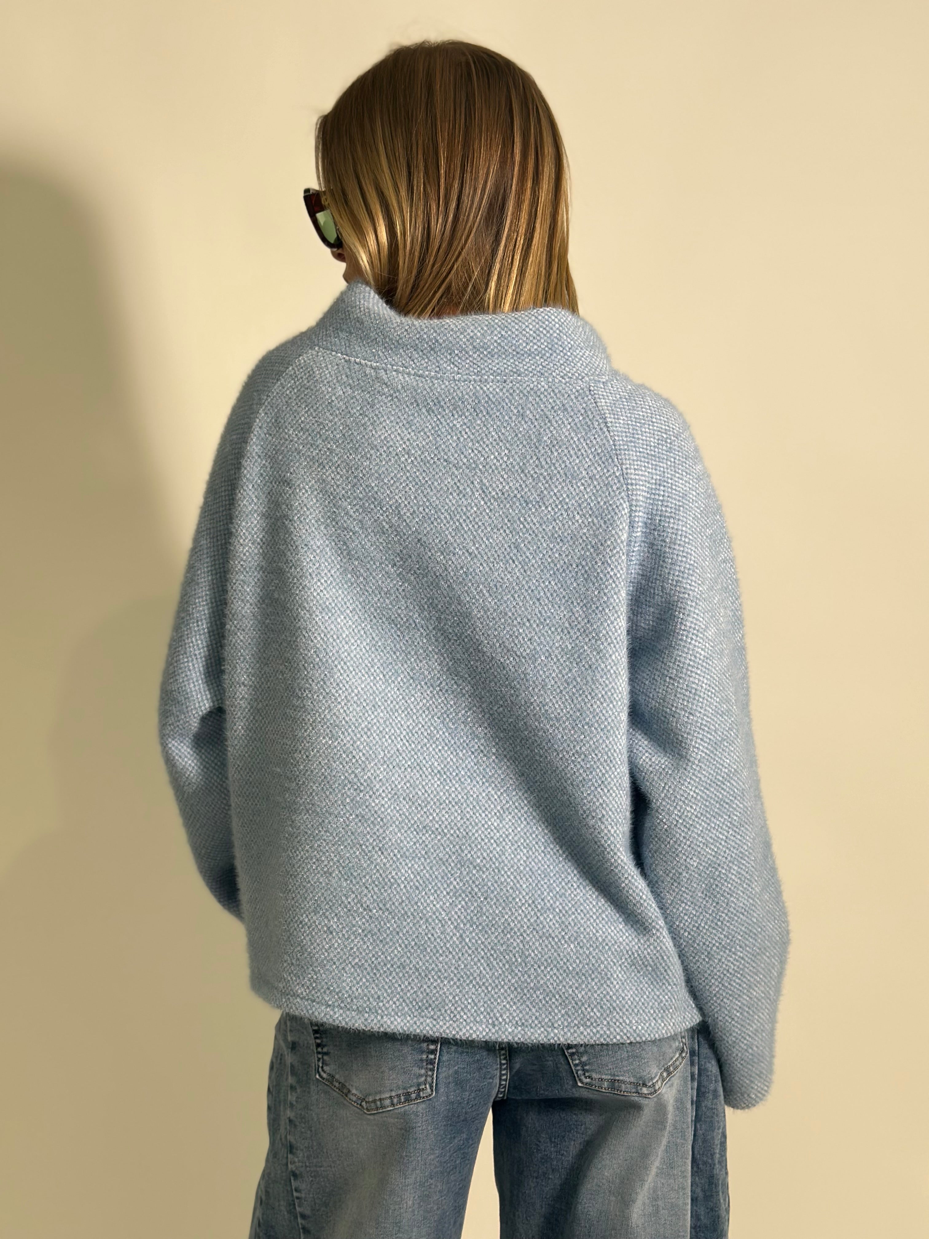 Giacca fluffy con bottone 28063 3+1 OMAGGIO