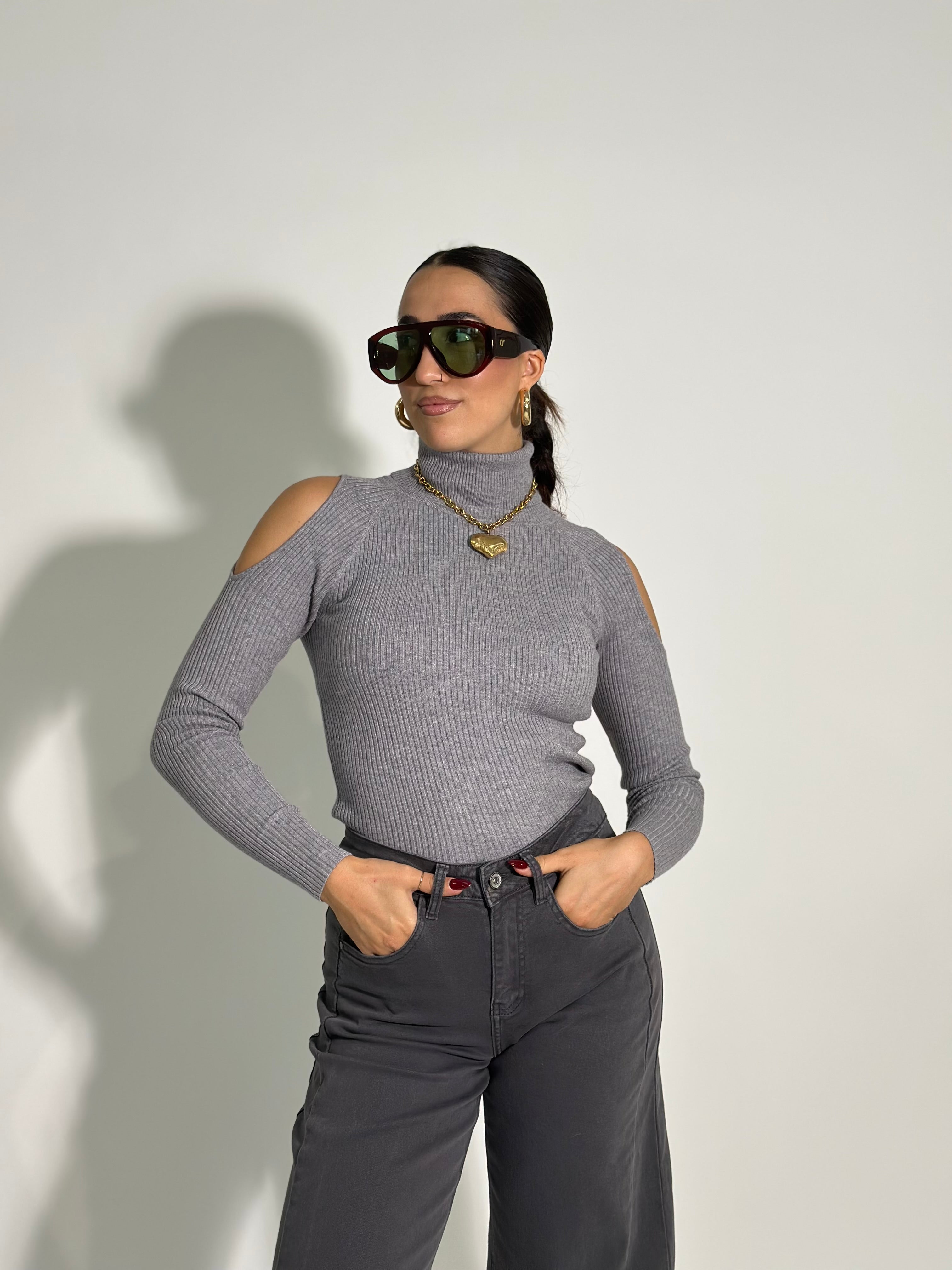 Maglia dolcevita cut-out 8141 3+1 OMAGGIO