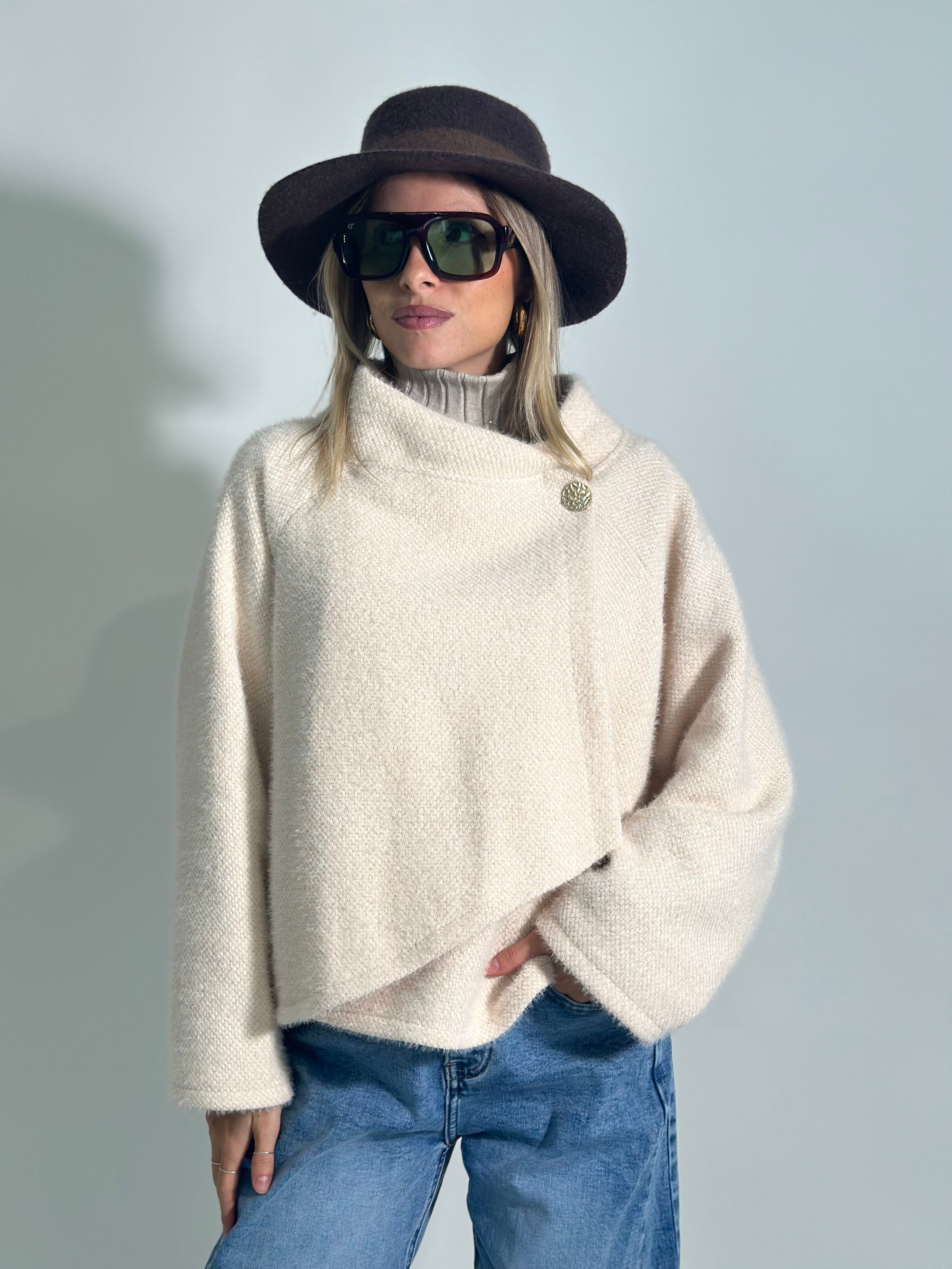 Giacca fluffy con bottone 28063 3+1 OMAGGIO