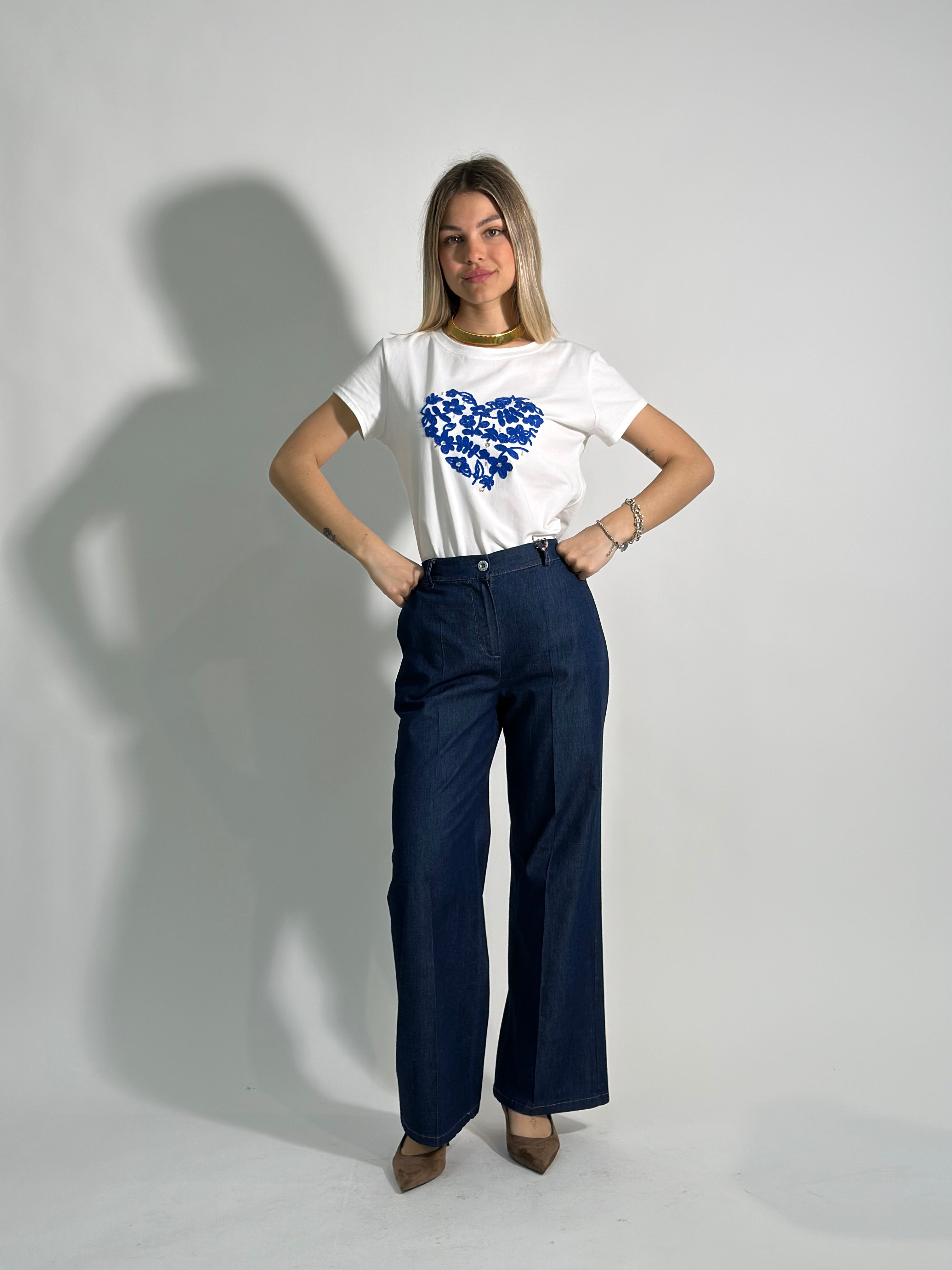 T-shirt cuore ricamo 116