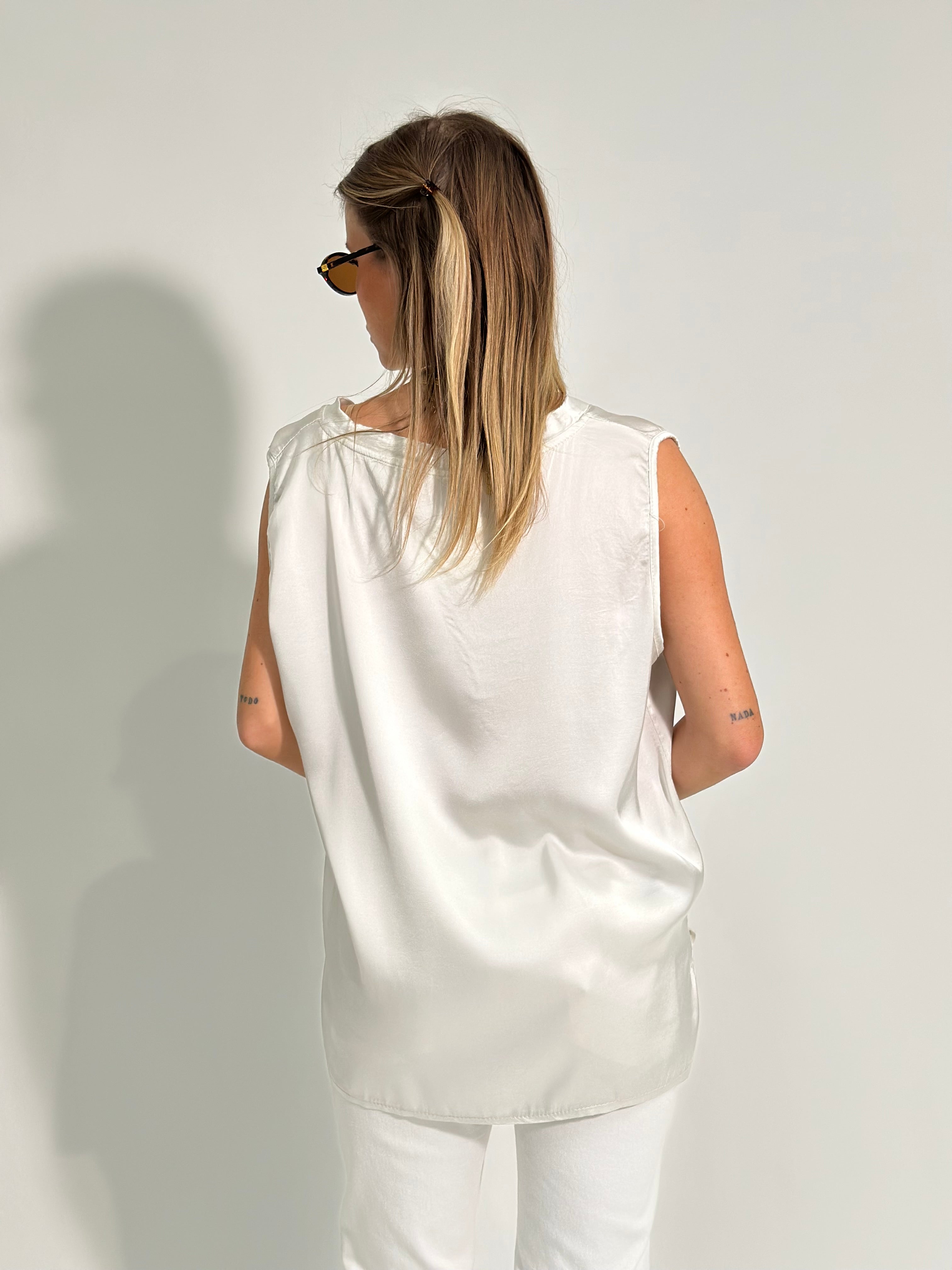 Maglia satin smanicata 10673