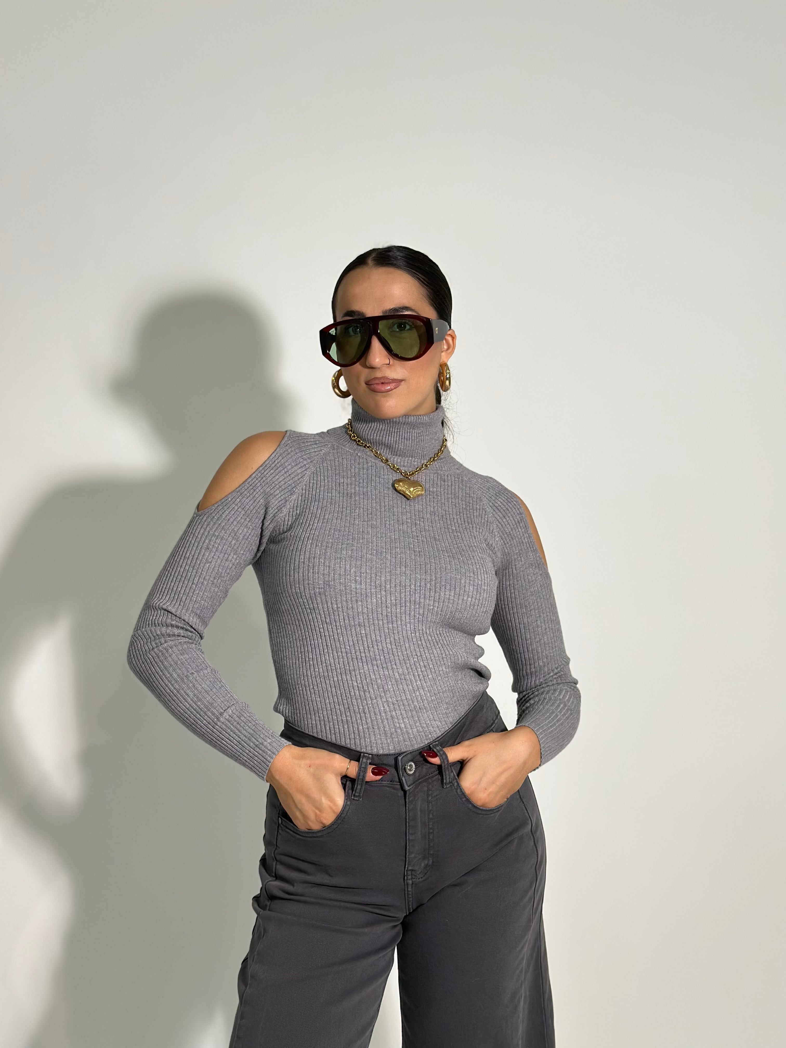 Maglia dolcevita cut-out 8141 3+1 OMAGGIO