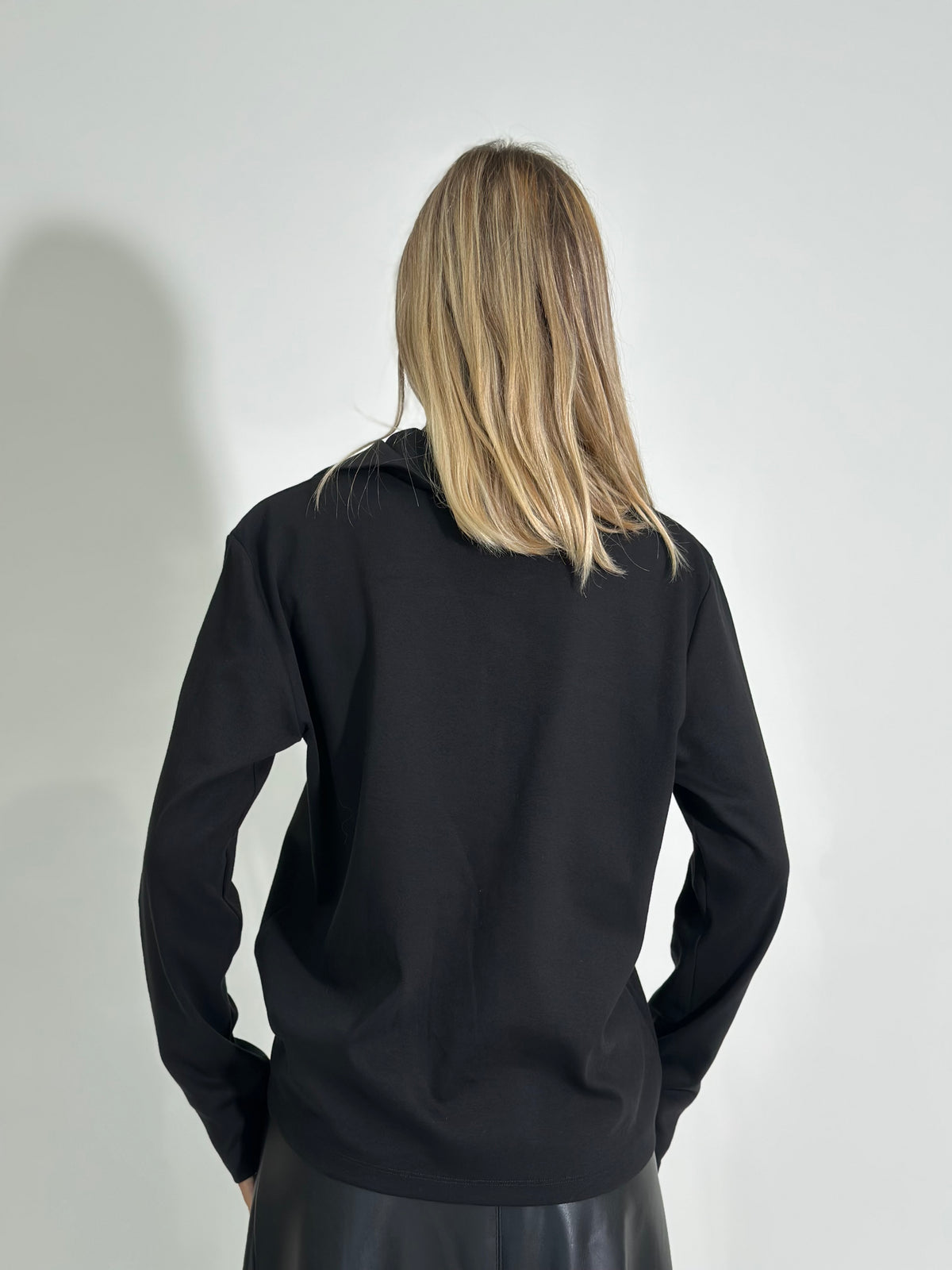 Maglia collo diagonale 260321 NERO
