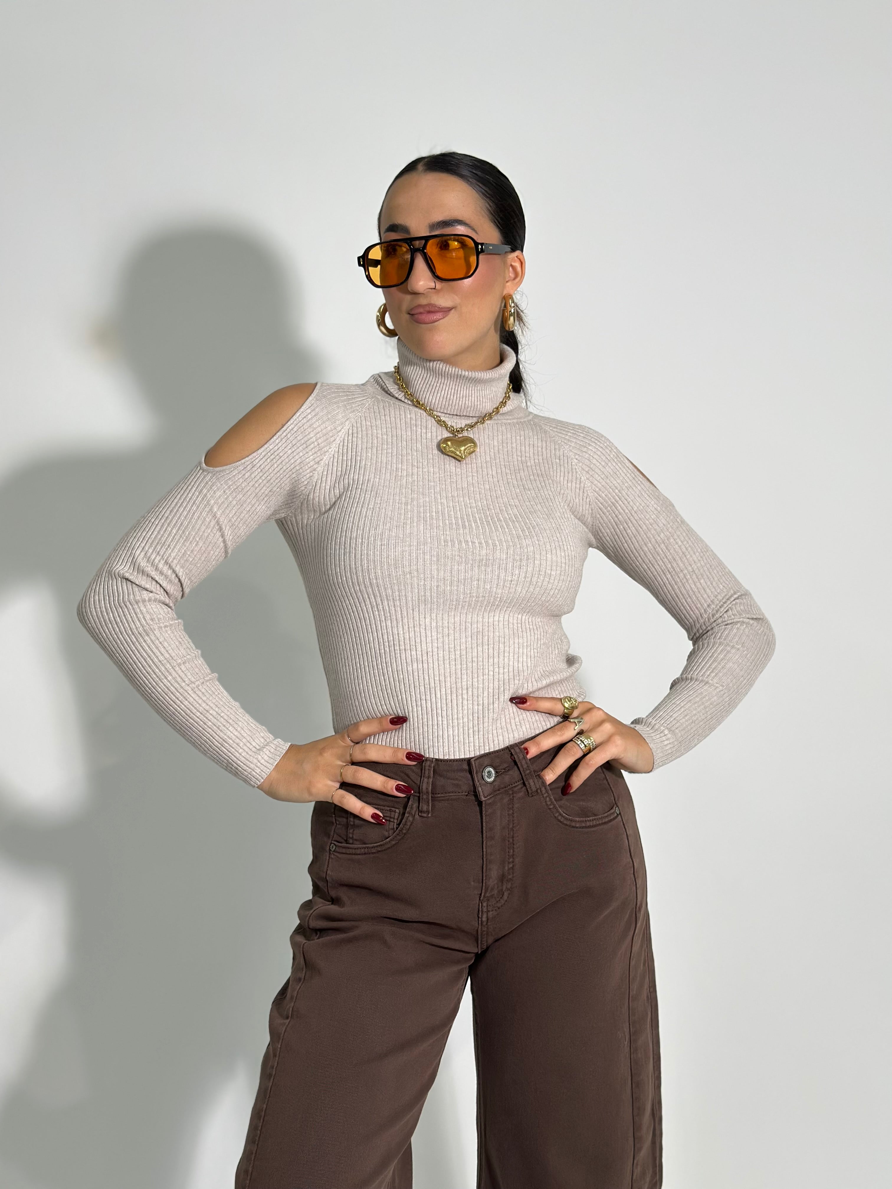 Maglia dolcevita cut-out 8141 3+1 OMAGGIO