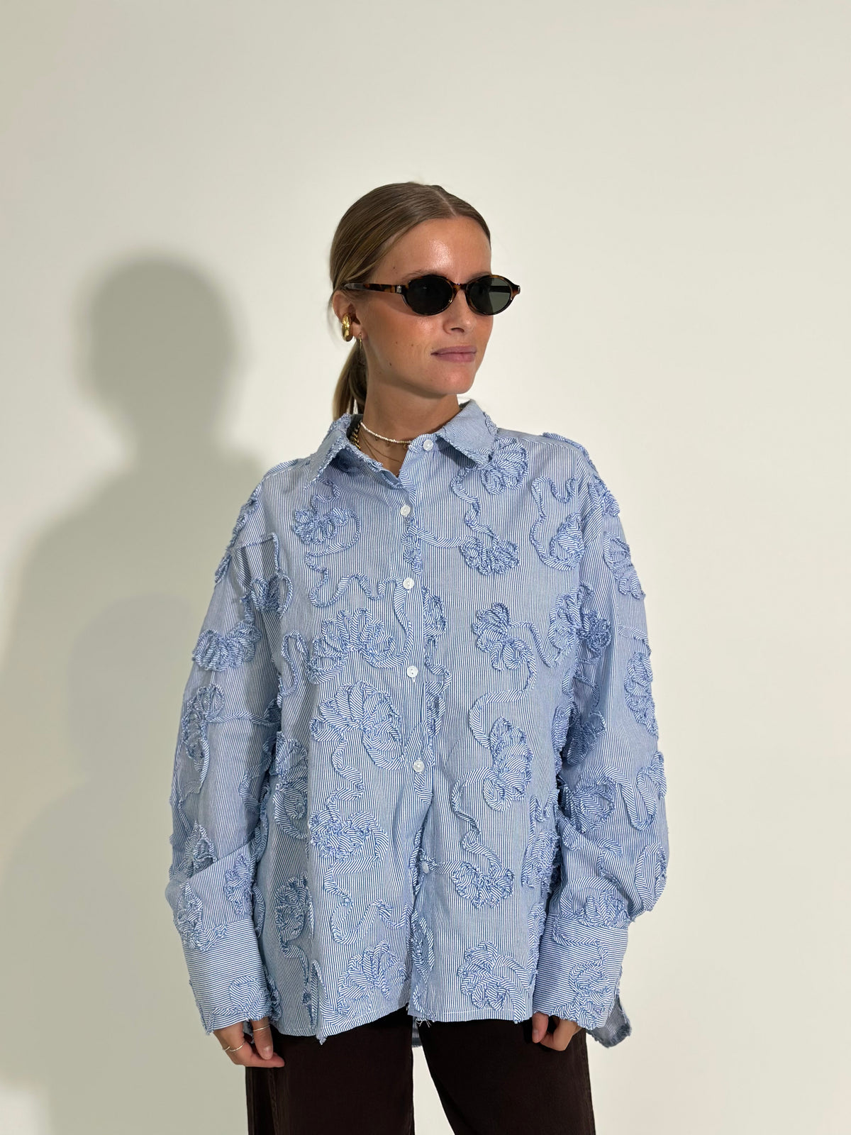 Camicia ricamo tono su tono 2581