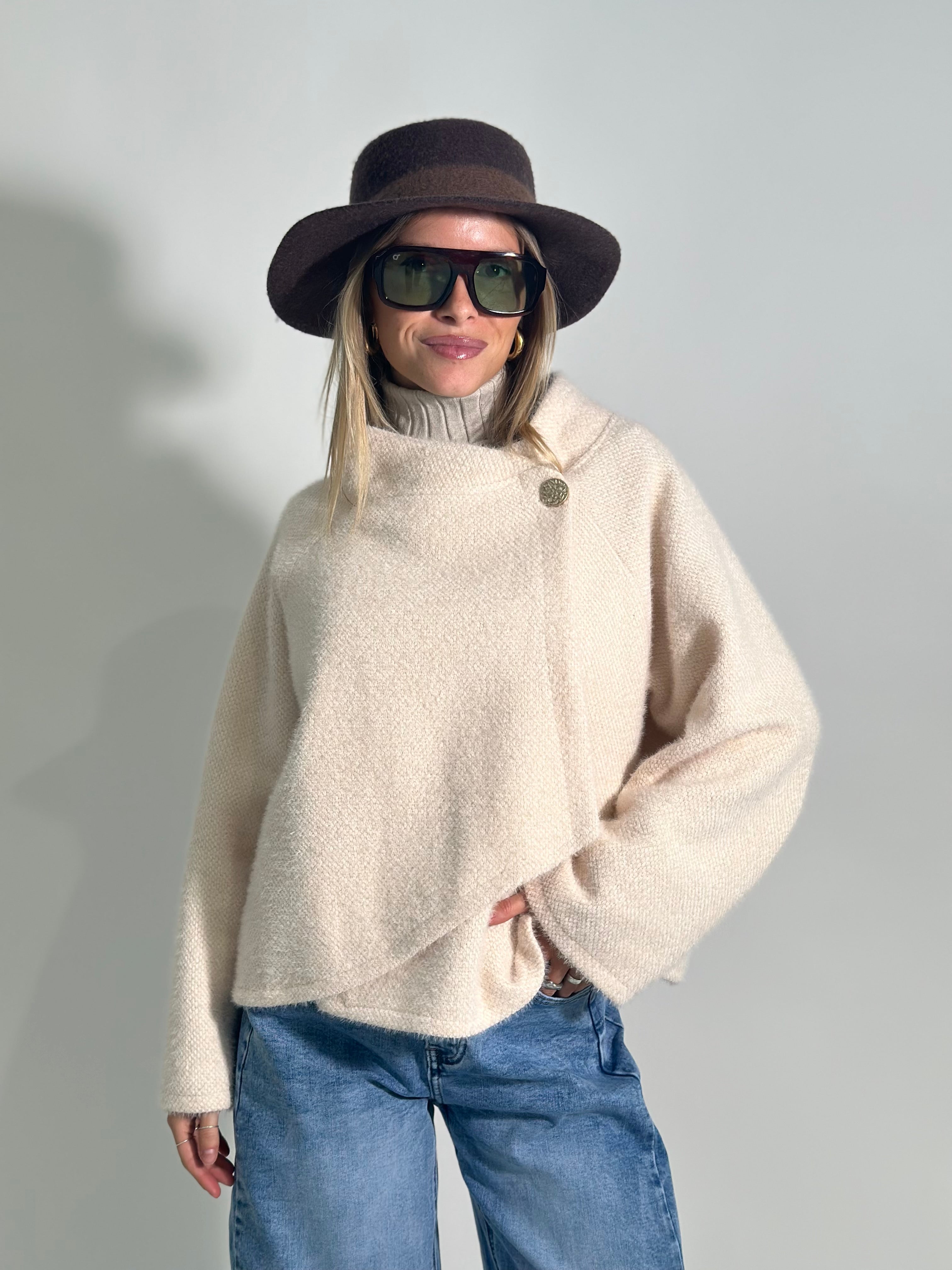 Giacca fluffy con bottone 28063 3+1 OMAGGIO