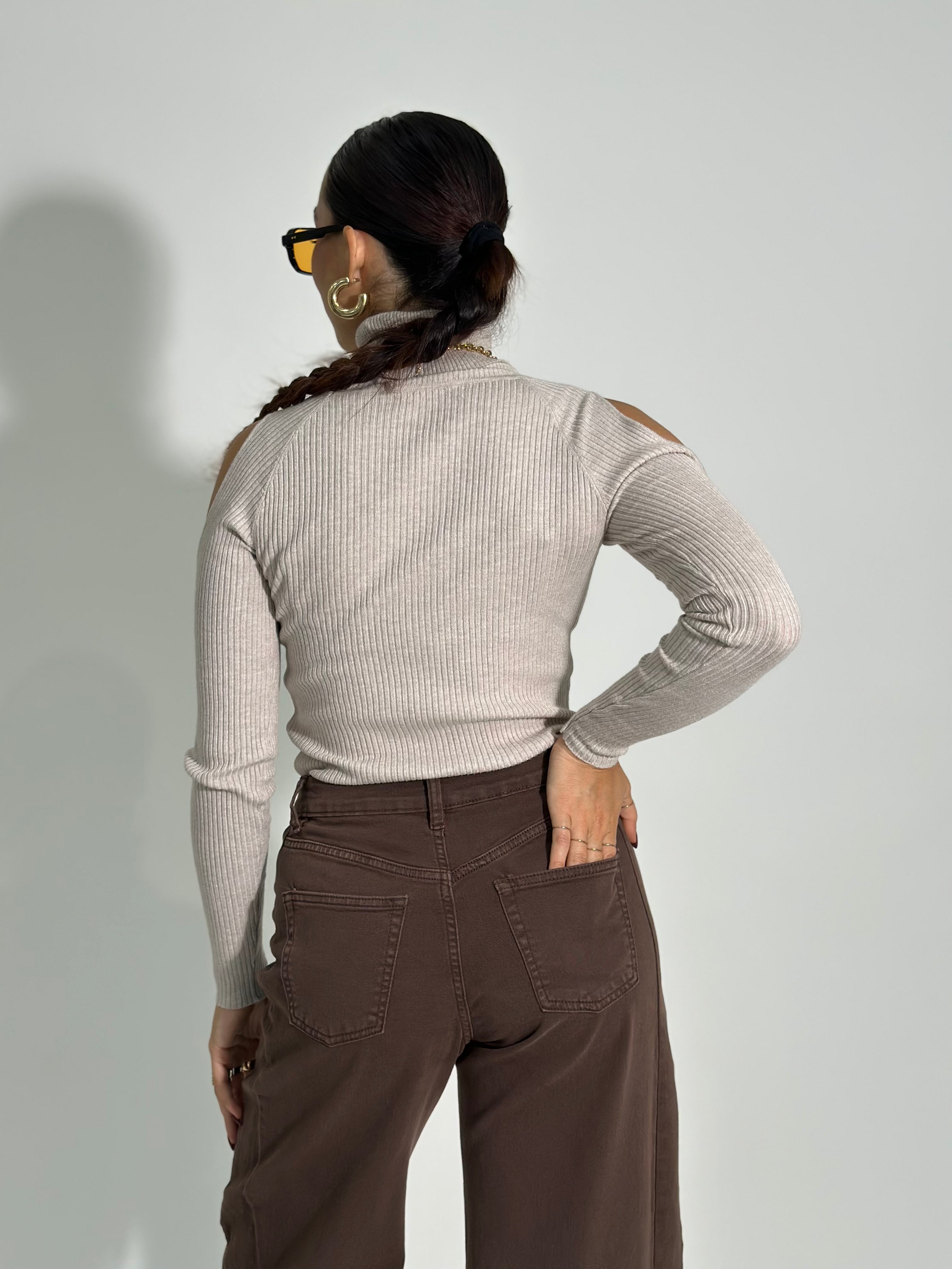 Maglia dolcevita cut-out 8141 3+1 OMAGGIO