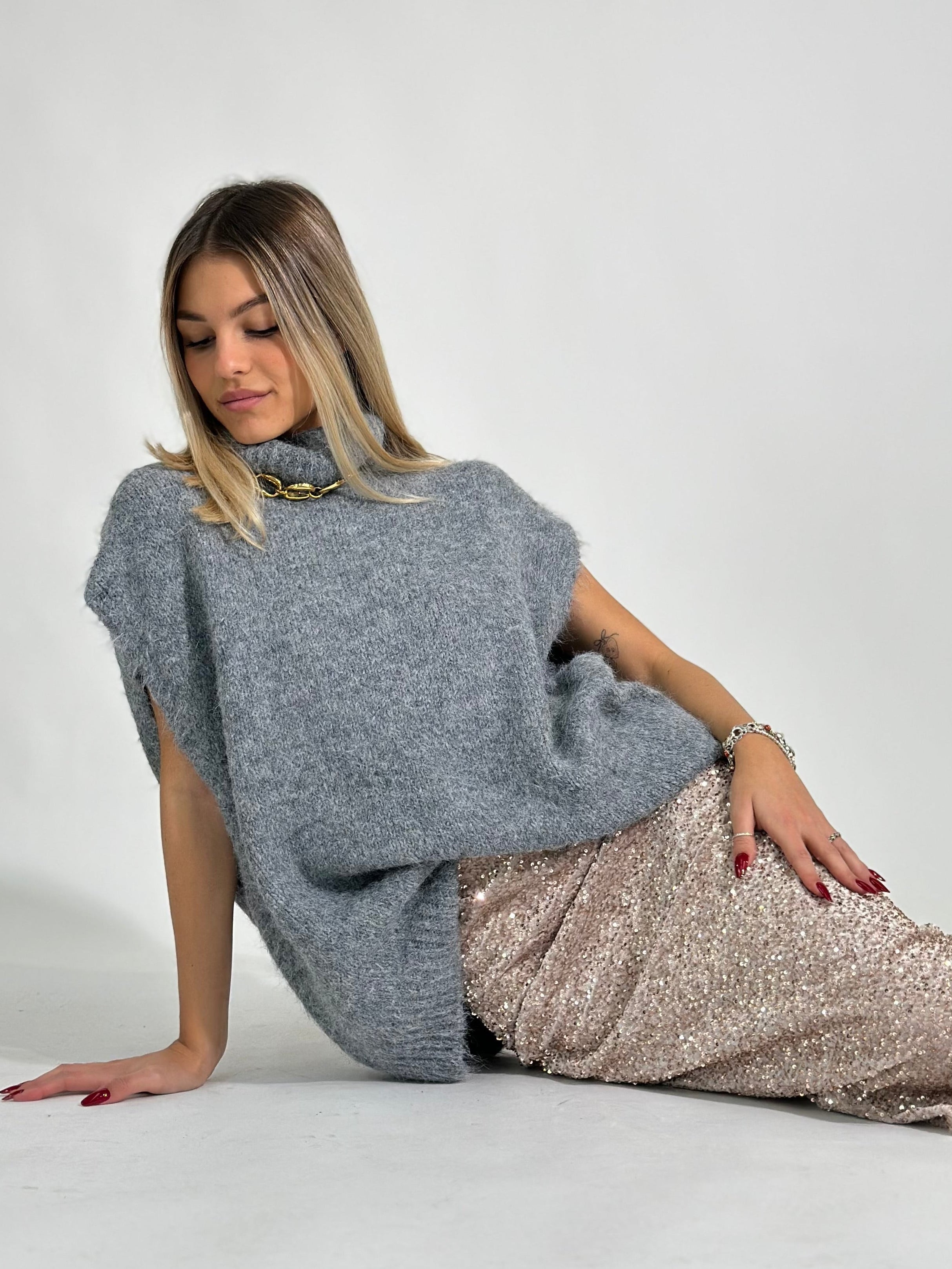 Maglia smanicata over 2517 GRIGIO