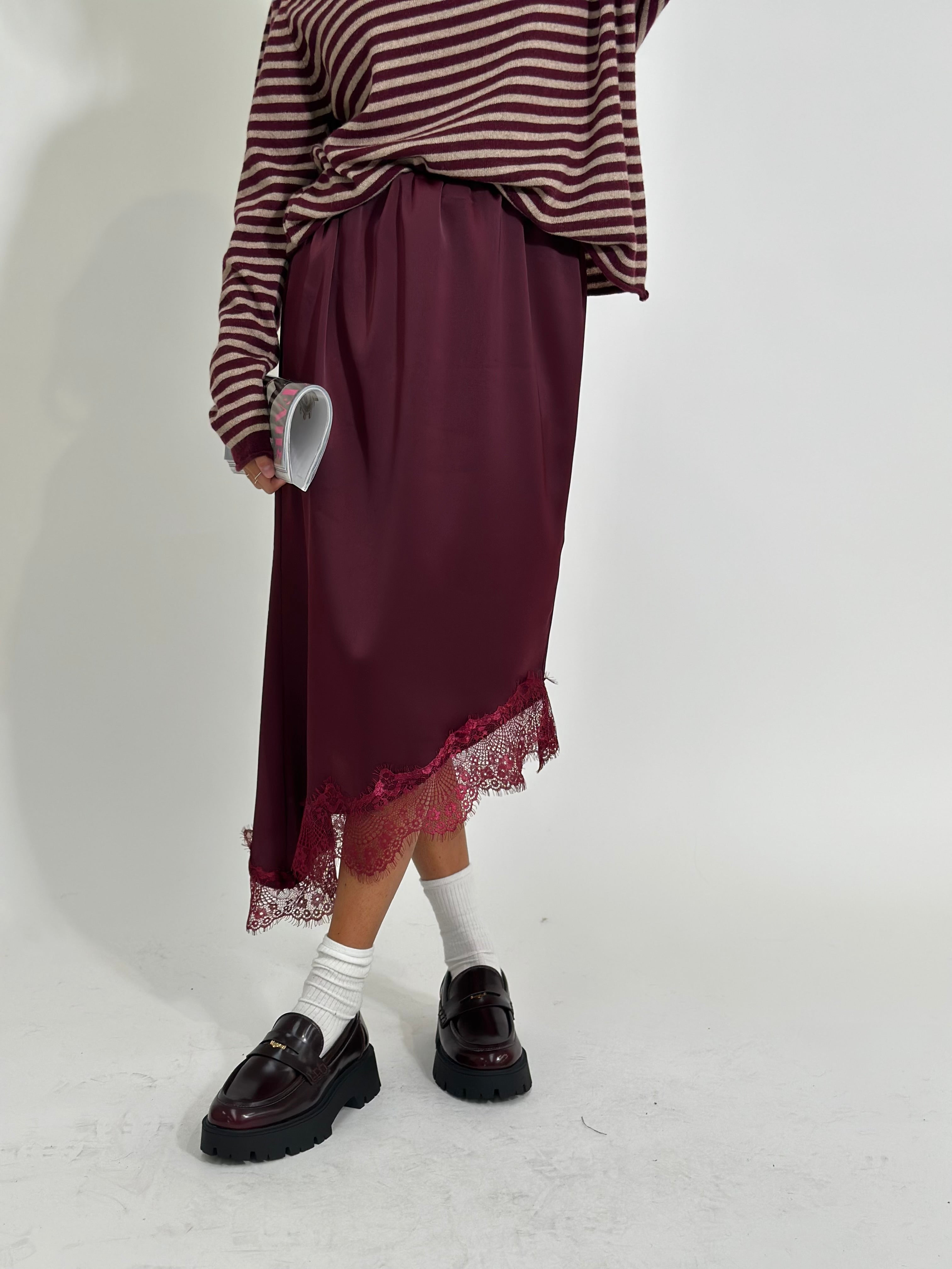 Gonna in pizzo diagonale 359 BURGUNDY