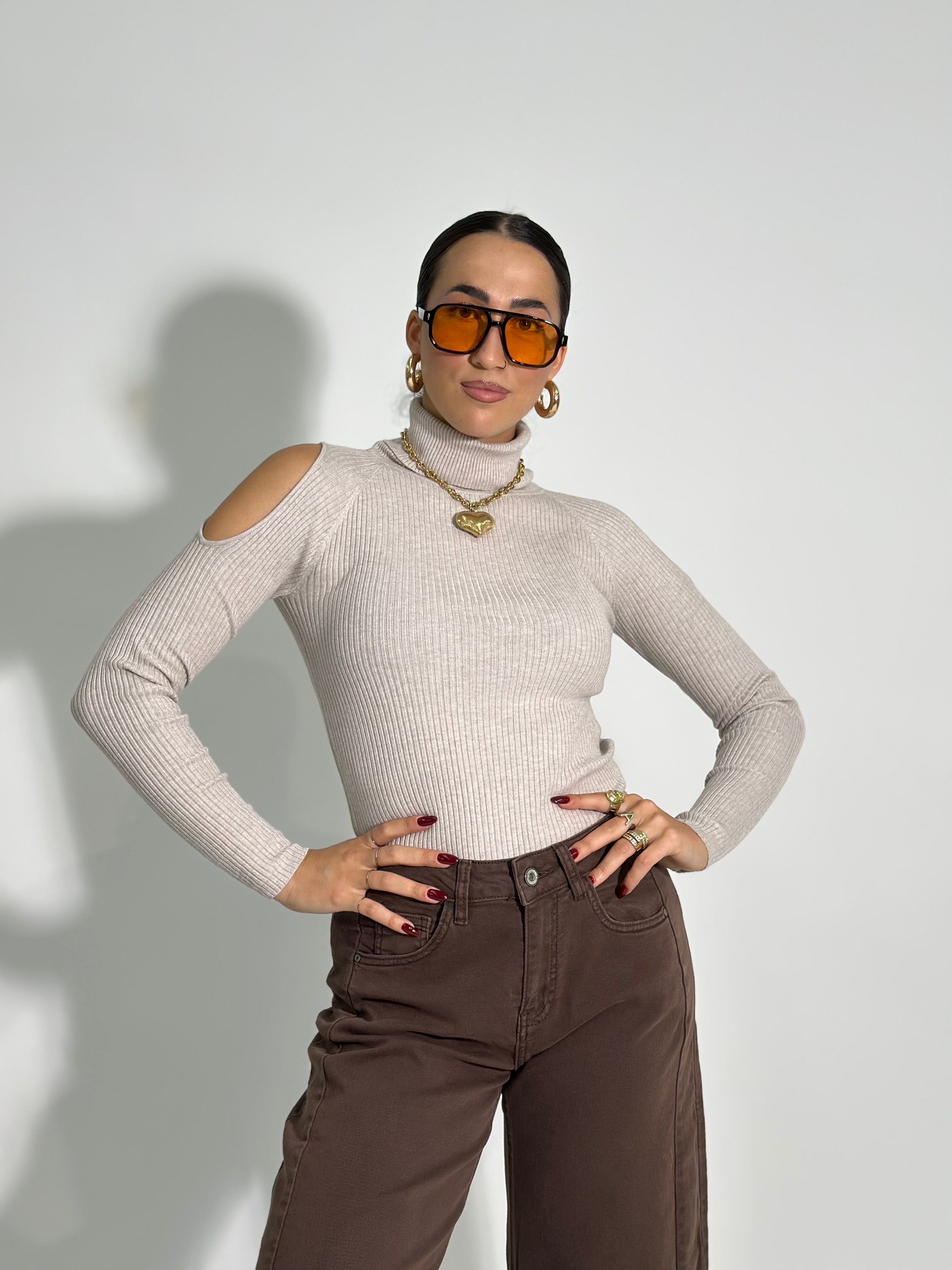 Maglia dolcevita cut-out 8141 3+1 OMAGGIO