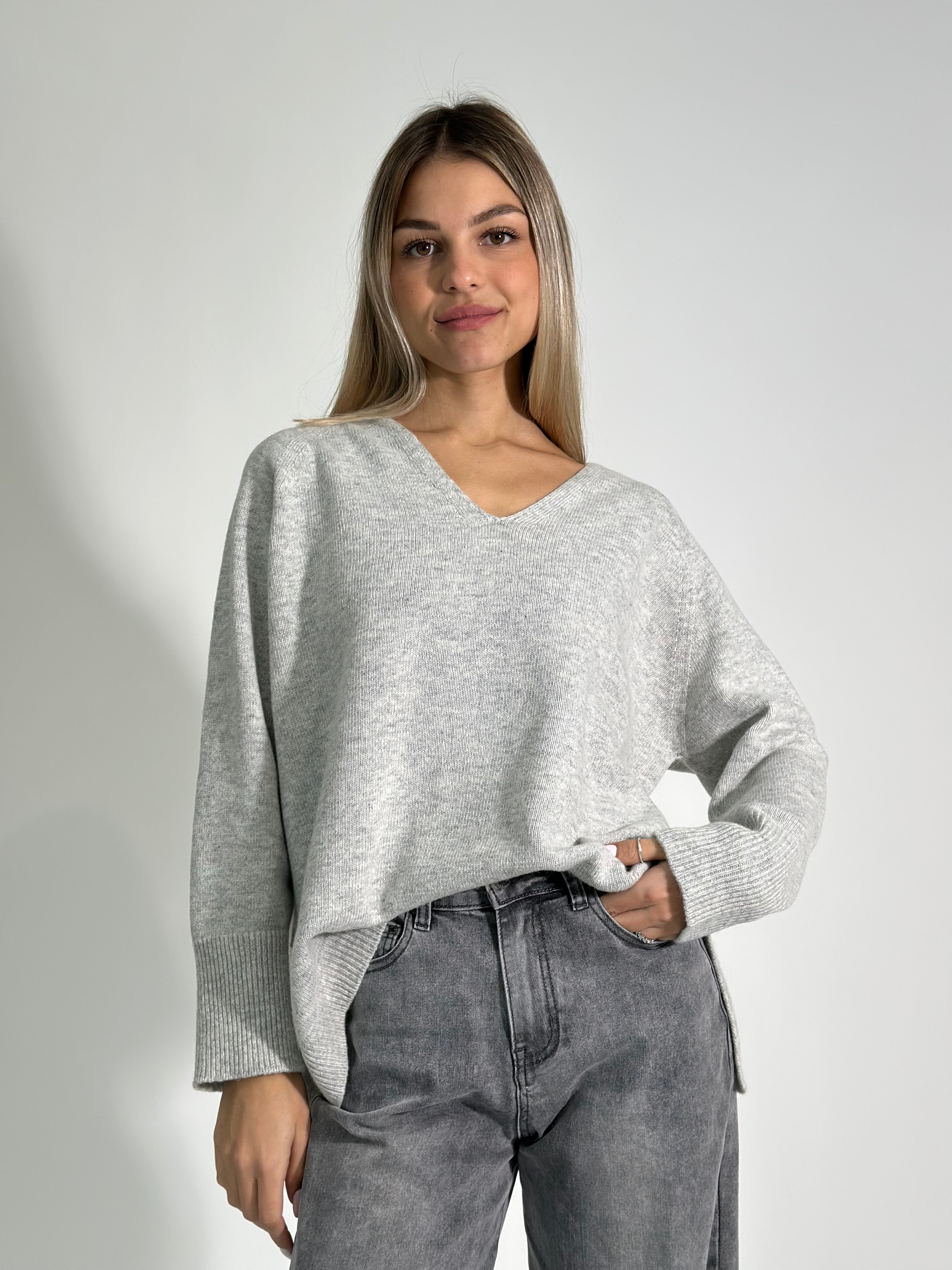 Maglia V cashmere blend 6617 3+1 OMAGGIO