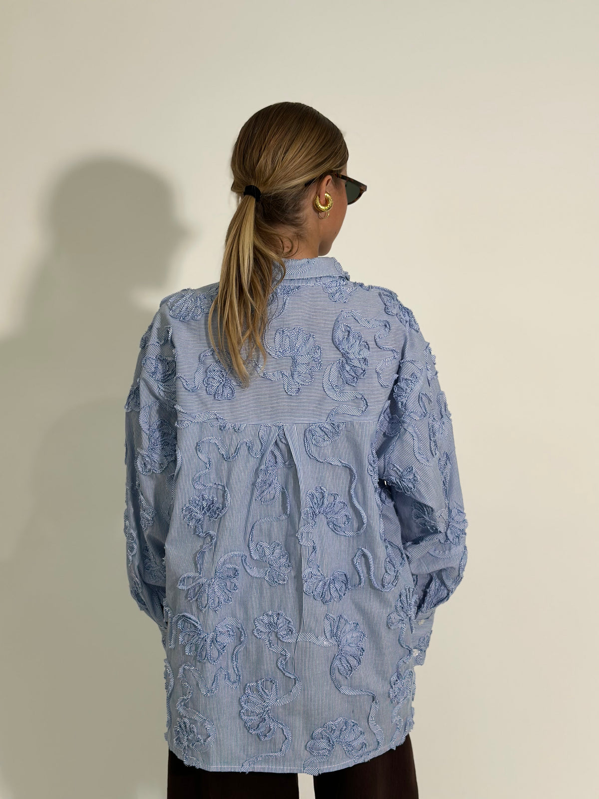 Camicia ricamo tono su tono 2581