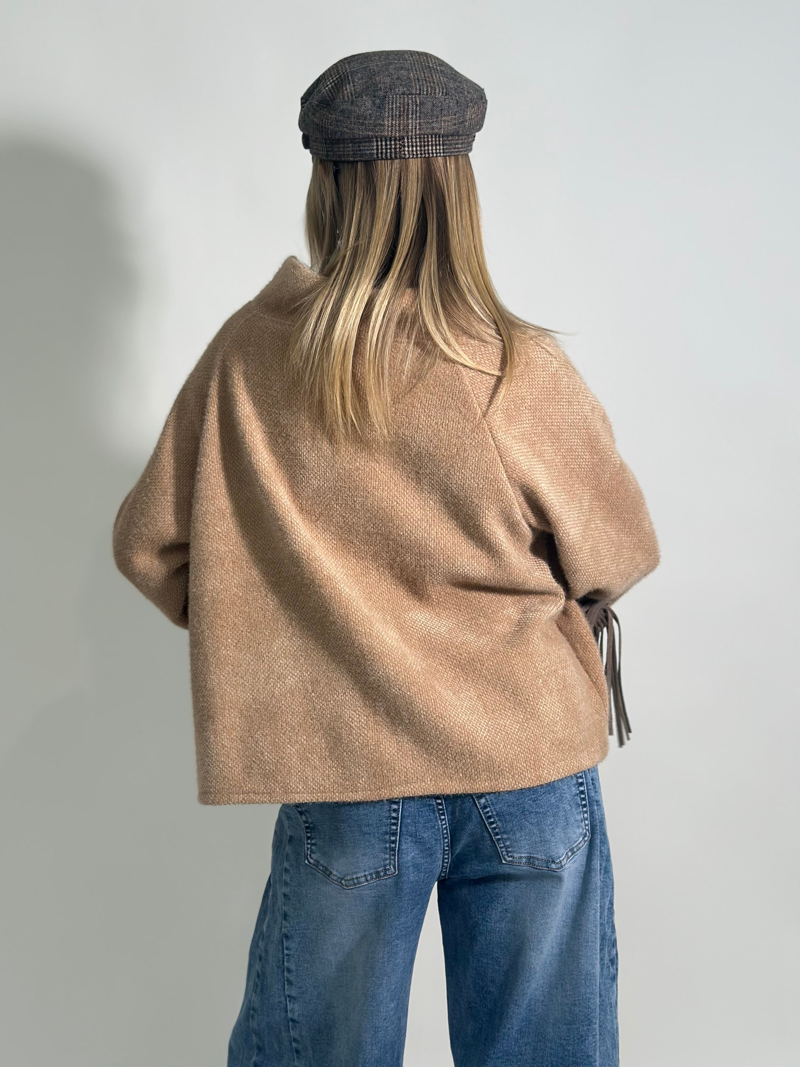 Giacca fluffy con bottone 28063 3+1 OMAGGIO