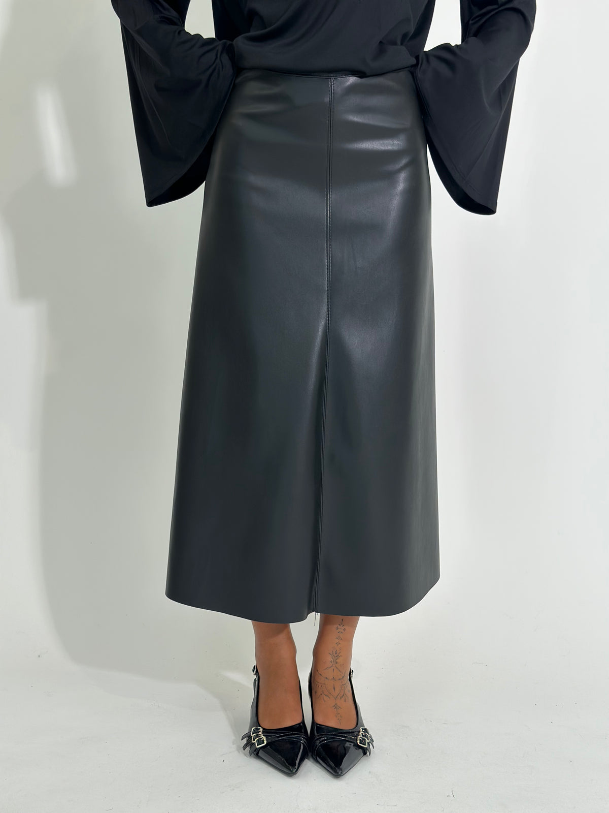 Gonna ecopelle svasata 8066 NERO