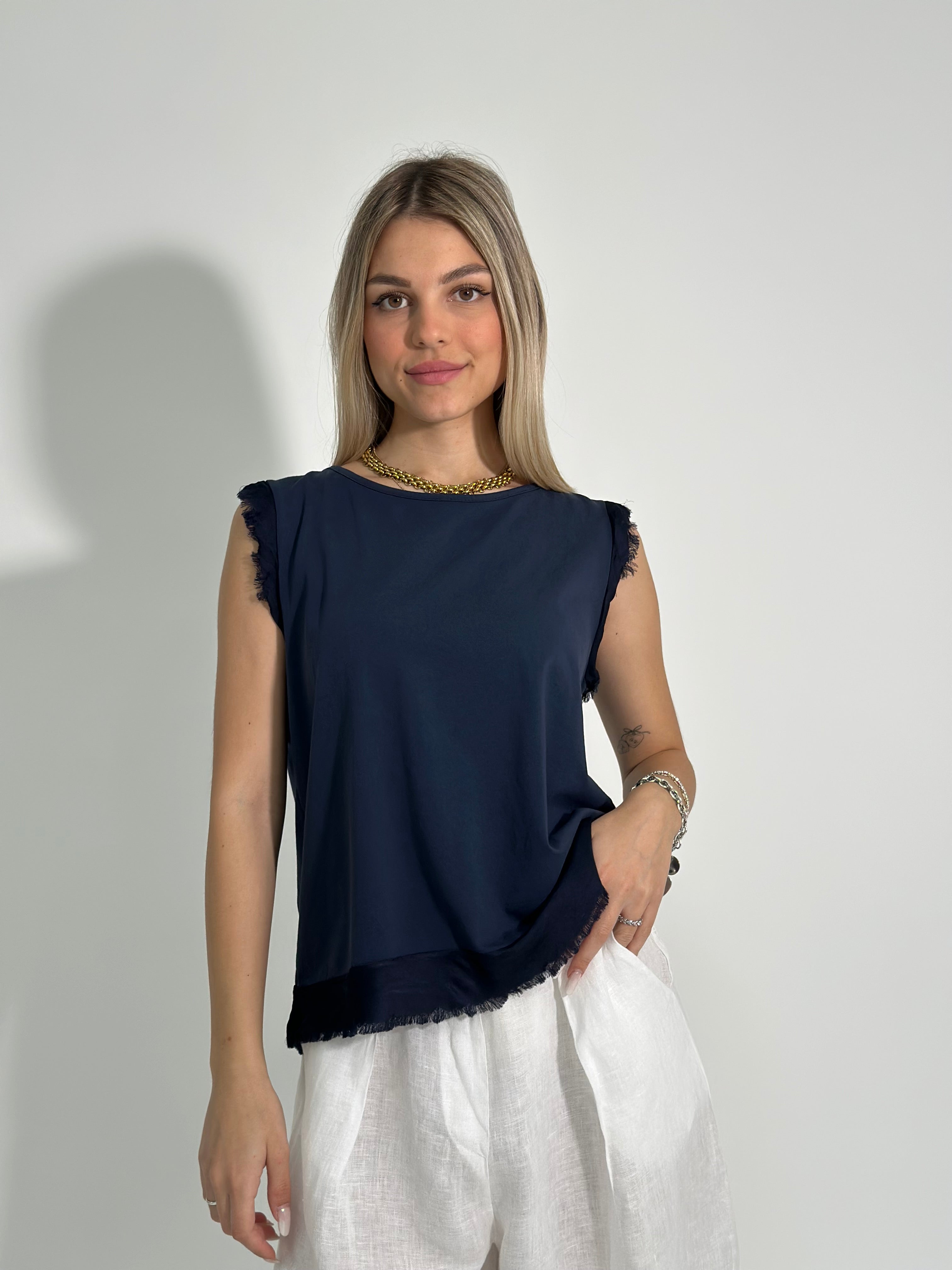 T-shirt satin taglio vivo A-76