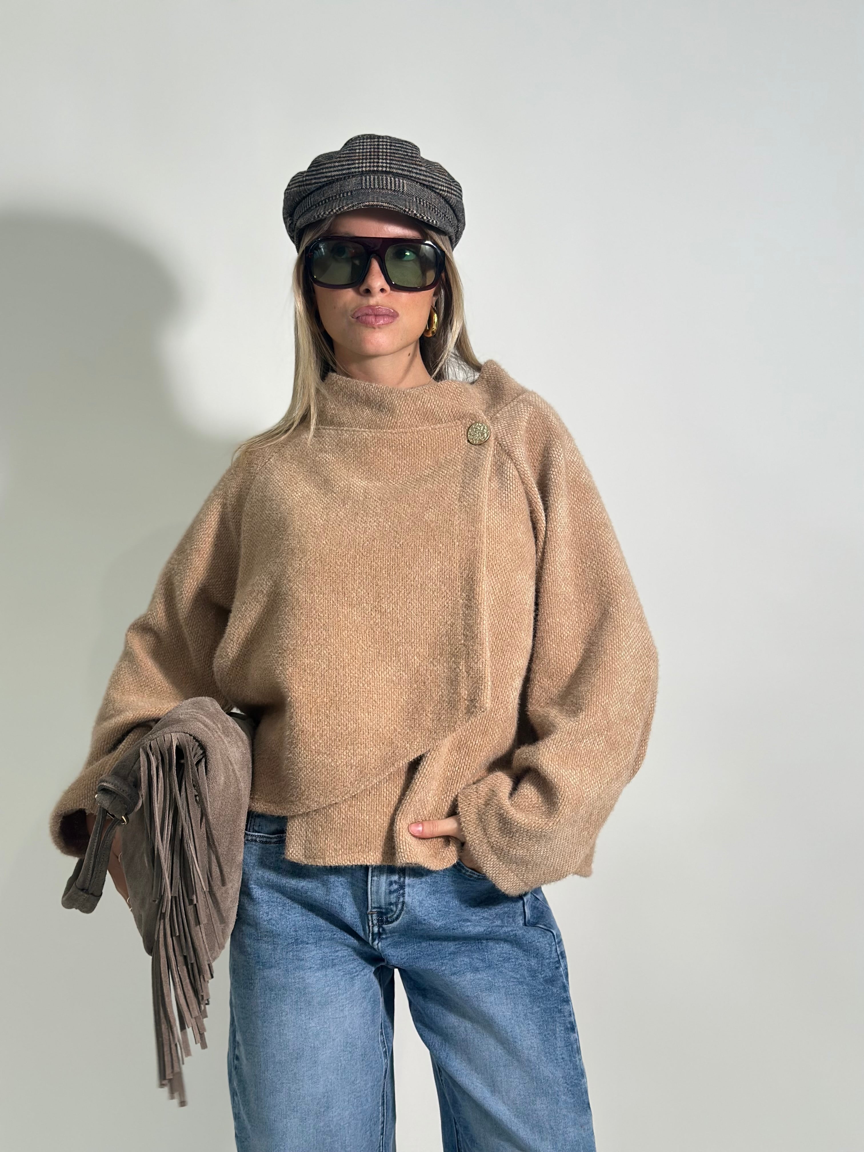 Giacca fluffy con bottone 28063 3+1 OMAGGIO